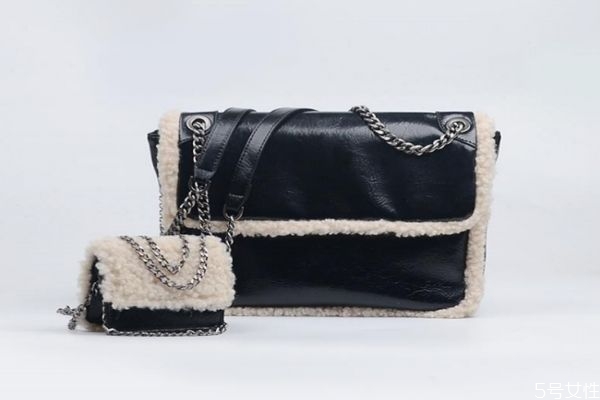 ur和小ck包包哪个好,ur的包和小ck档次一样吗 ur和小ck包包哪个好,ur的包和小ck档次一样吗