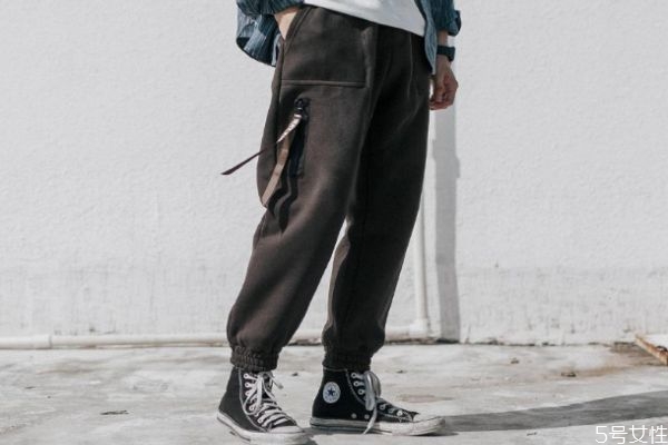 卫衣是纯棉的好还是棉混纺好?,针织裤和梭织裤的优缺点 卫衣是纯棉的好还是棉混纺好?,针织裤和梭织裤的优缺点