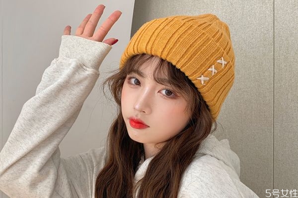 毛线帽不掉的方法,毛线帽怎么戴不掉