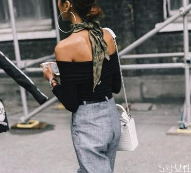 丝巾哪个牌子好送人,丝巾送礼什么牌子好