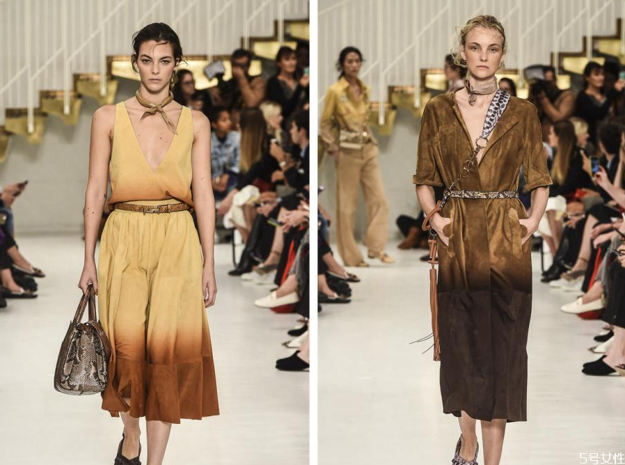 粉色丝巾搭配什么衣服好看,丝巾搭配什么衣服好看图片