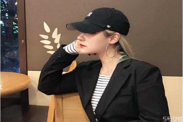 棒球帽怎么戴不会掉,棒球帽怎么带不会掉