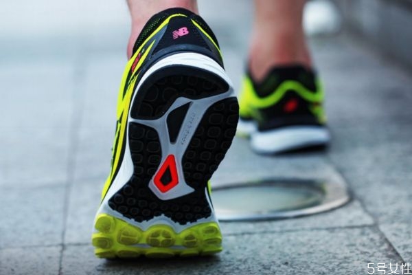 鞋底磨损什么程度要更换,新鞋鞋底磨损怎么恢复