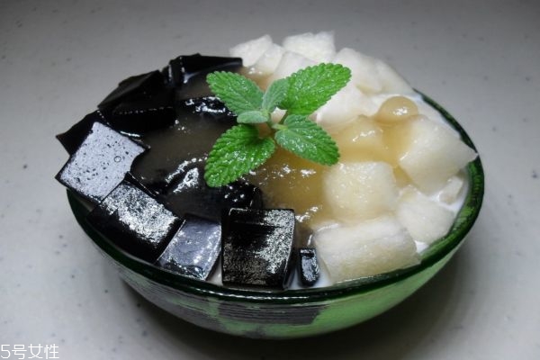 龟苓膏一天吃多少合适,龟苓膏一次吃多少