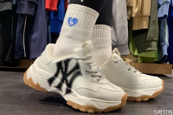 mlb老爹鞋鞋底硬吗,mlb老爹鞋鞋底不一样 mlb老爹鞋鞋底硬吗,mlb老爹鞋鞋底不一样