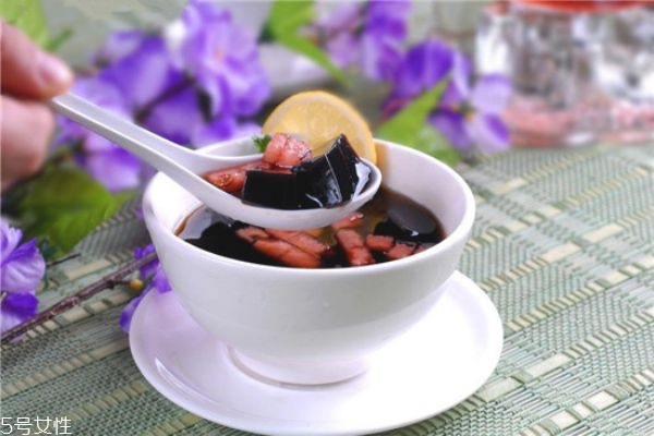 龟苓膏对人体的好处,龟苓膏对身体有什么好处