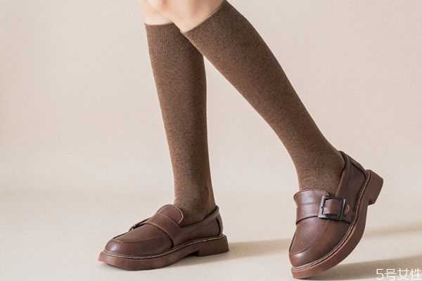 长筒袜跟中筒袜区别,中筒袜跟长筒袜子区别