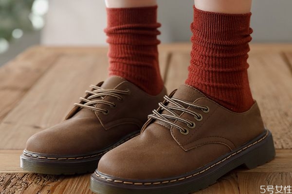 冬天袜子外穿搭配图片,冬季袜子外穿 冬天袜子外穿搭配图片,冬季袜子外穿