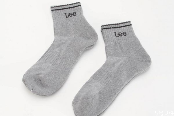 穿袜子睡觉是禁忌吗,睡觉应不应该穿袜子