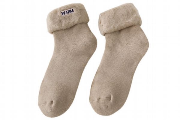 冬天穿厚袜子好不好,冬天要穿厚袜子吗