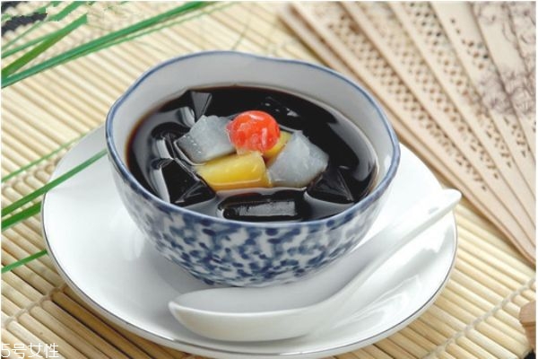 龟苓膏的功效和禁忌 经期可以吃吗,茯苓有啥作用 龟苓膏的功效和禁忌 经期可以吃吗,茯苓有啥作用