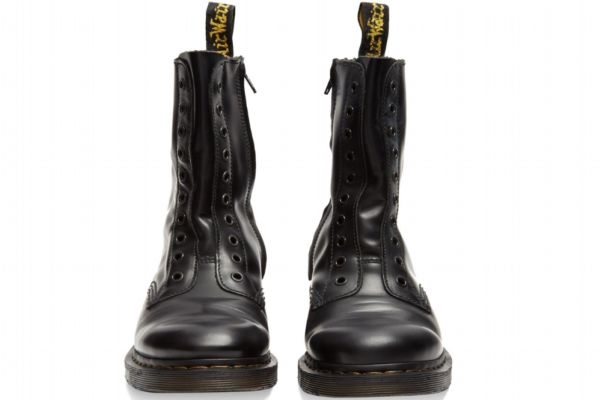 马丁靴里面掉色还能穿吗,马丁靴会掉色吗