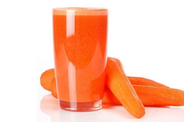 胡萝卜汁要煮熟吗,榨胡萝卜汁是要生的还是煮熟的
