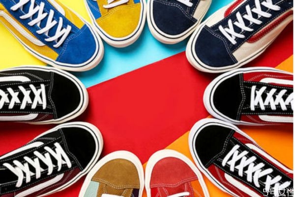 新鞋子的甲醛味怎么处理,怎样去除鞋子的臭味(最快速)