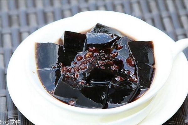 龟苓膏热的可以吃吗,龟苓膏可以热着吃吗