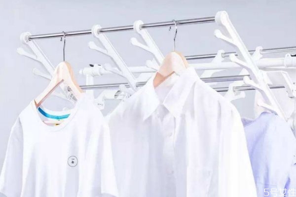 晾衣服为什么反着晾,晾衣服要反过来晾吗