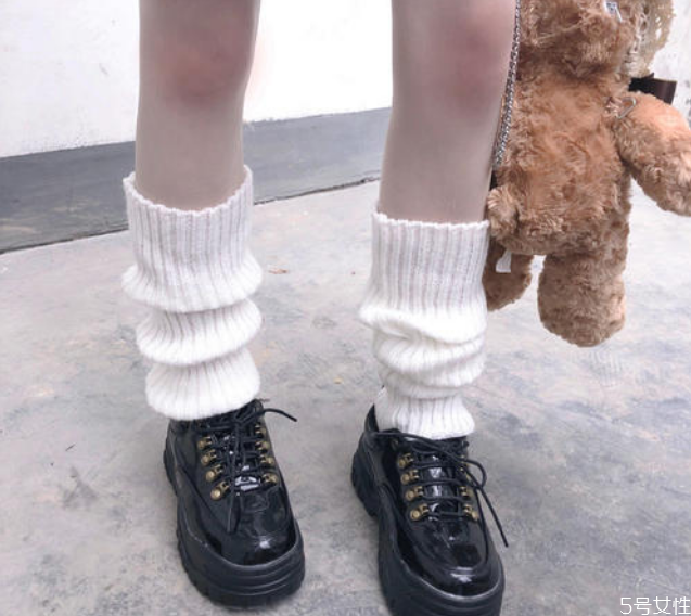 什么颜色的堆堆袜百搭,什么颜色的堆堆袜比较百搭