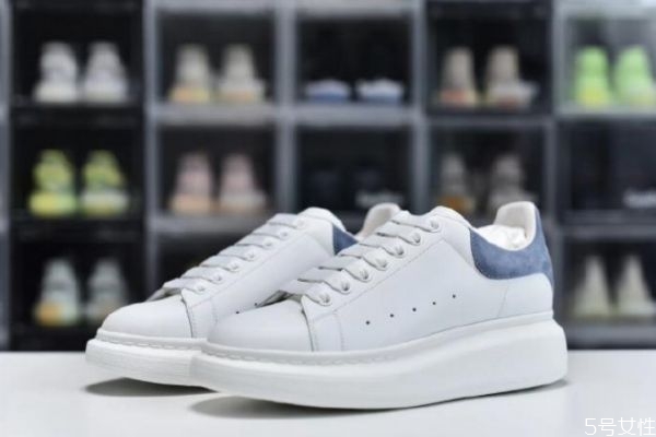 小白鞋和老爹鞋哪个好搭配,老爹鞋和小白鞋哪个更好搭配 小白鞋和老爹鞋哪个好搭配,老爹鞋和小白鞋哪个更好搭配