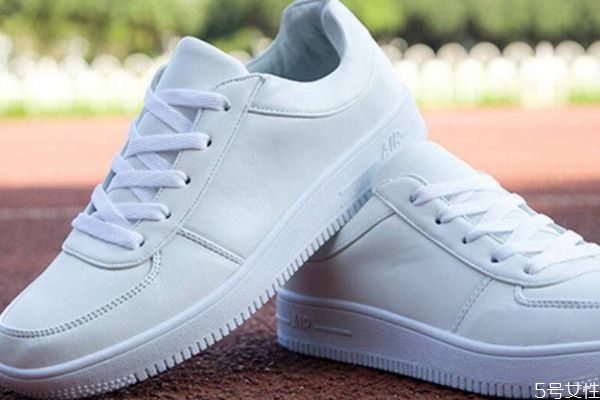 运动鞋撑大一点的妙招,什么办法能把鞋子撑大 运动鞋撑大一点的妙招,什么办法能把鞋子撑大