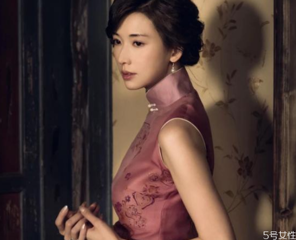 穿旗袍佩戴什么首饰最佳,旗袍配什么饰品好看