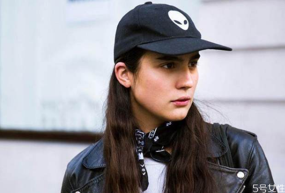 脸大如何挑选帽子,脸大如何选择帽子