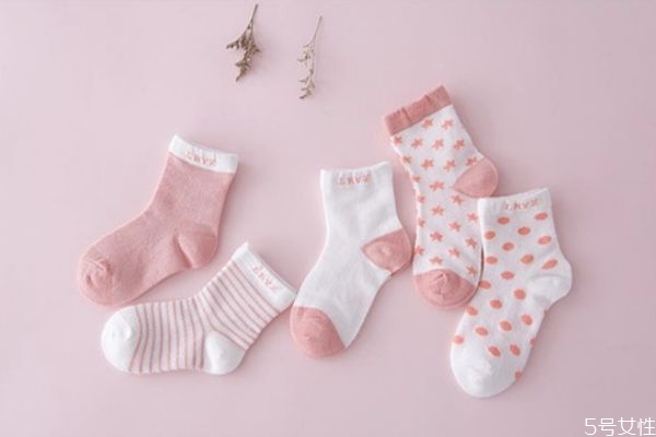 冬天穿厚袜子好不好,冬天需要穿加厚的袜子吗