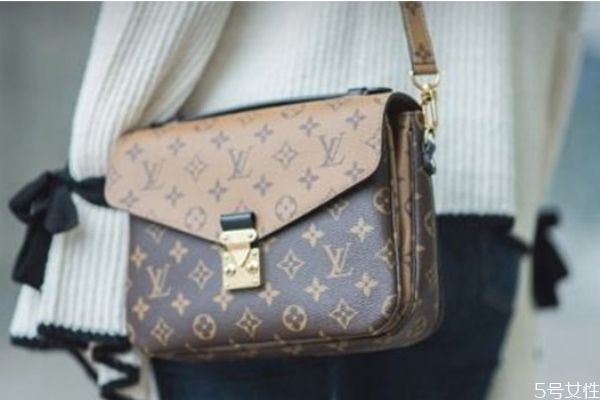lv邮差包怎么打开扣上,lv邮差包按扣怎么打开 lv邮差包怎么打开扣上,lv邮差包按扣怎么打开