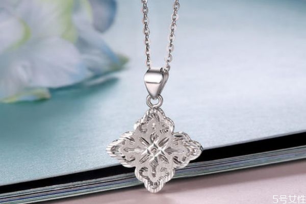 纯银项链会过敏吗,戴银项链会过敏吗