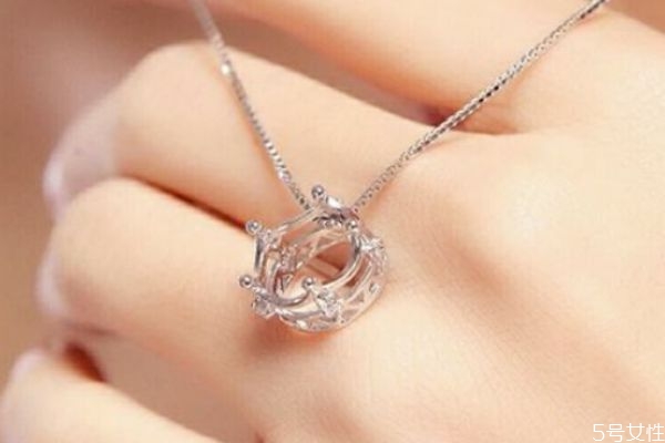 银项链变黑怎么清洗,银手镯戴着变黑怎么办