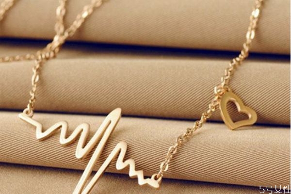 彩金项链怎么保养,彩金项链清洗的小妙招