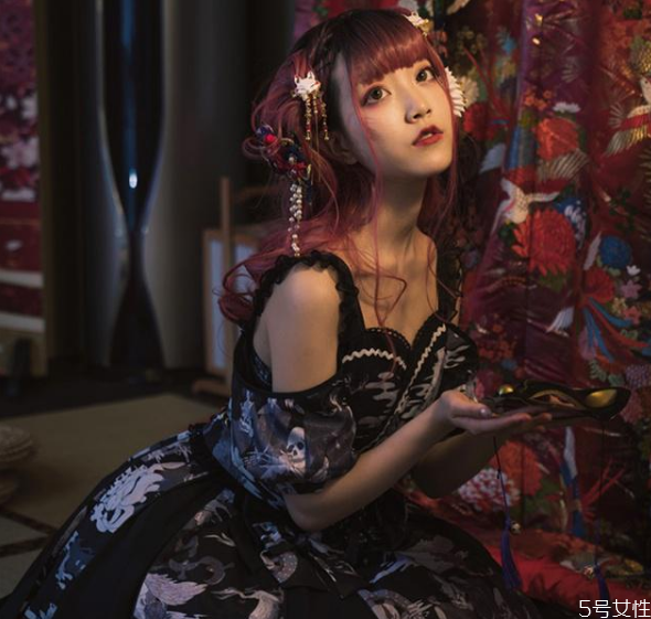 穿lolita的步骤,lolita内搭怎么穿 穿lolita的步骤,lolita内搭怎么穿