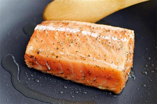 手术后能吃三文鱼吗,三文鱼属于发物吗,手术后吃好不好 手术后能吃三文鱼吗,三文鱼属于发物吗,手术后吃好不好