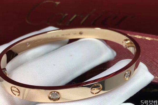 卡地亚手镯哪个颜色好看,卡地亚手镯最畅销颜色