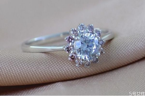 莫桑石和钻石最大的区别是什么?,莫桑石 钻石 区别