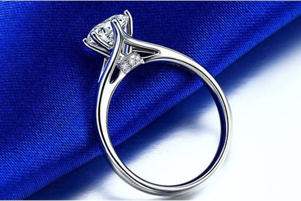 fg钻石颜色级别是几级,钻石fg色是什么等级