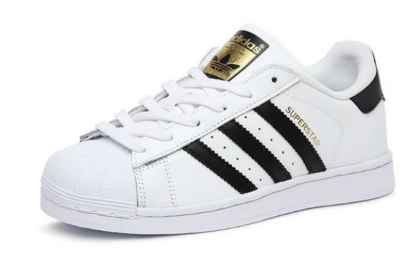 adidas贝壳头偏大还是偏小,贝壳头偏大还是偏小