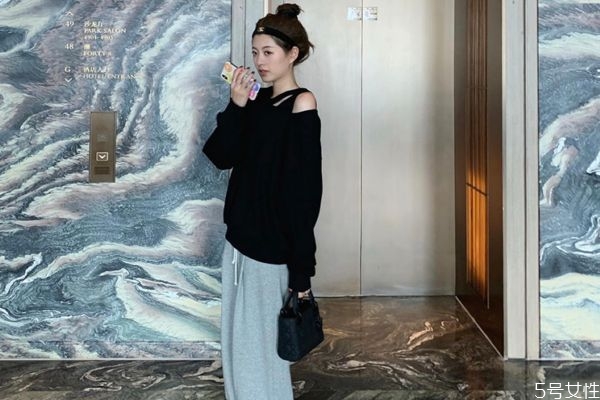 连帽卫衣里面穿什么打底好看,卫衣里面穿什么打底好看