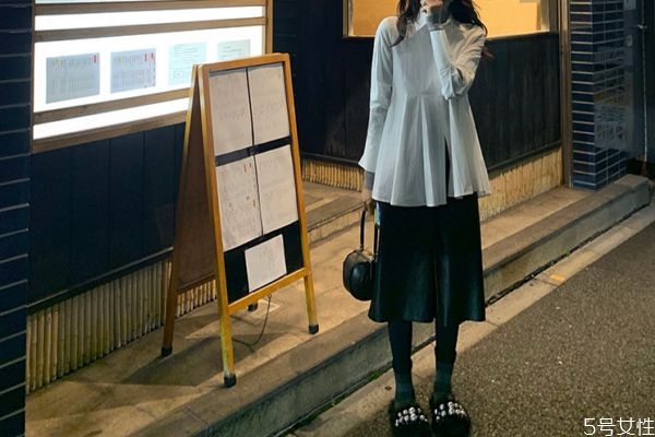 皮裤怎么搭配鞋子,皮裤搭配什么鞋子好看