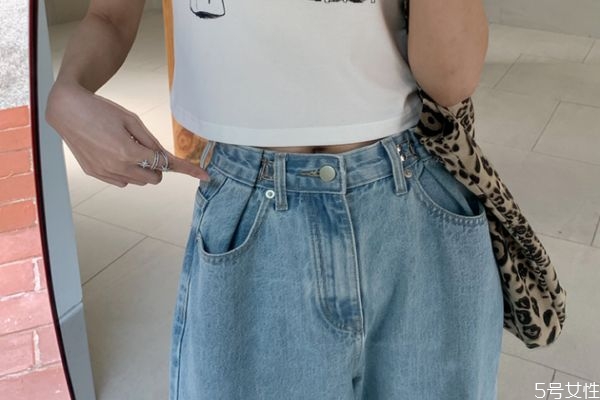 牛仔裤配外套好看吗,牛仔外套配什么裤子好看