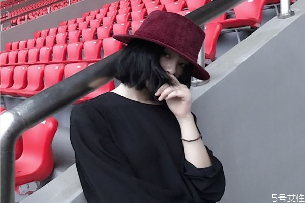 礼帽搭配什么衣服,牛仔衣配什么帽子