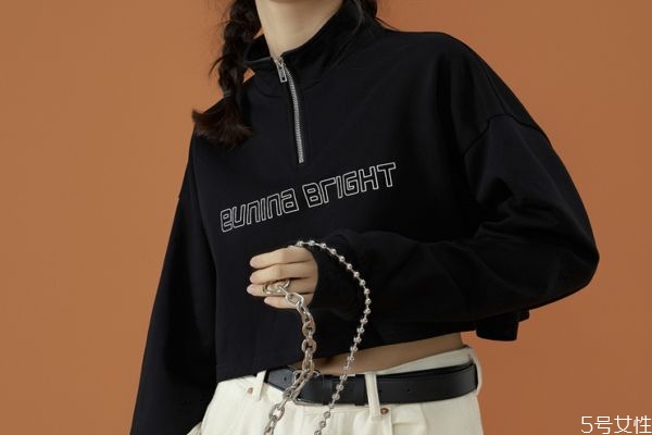 黑色衣服发红怎么恢复,黑衣服发红怎么样能恢复黑色