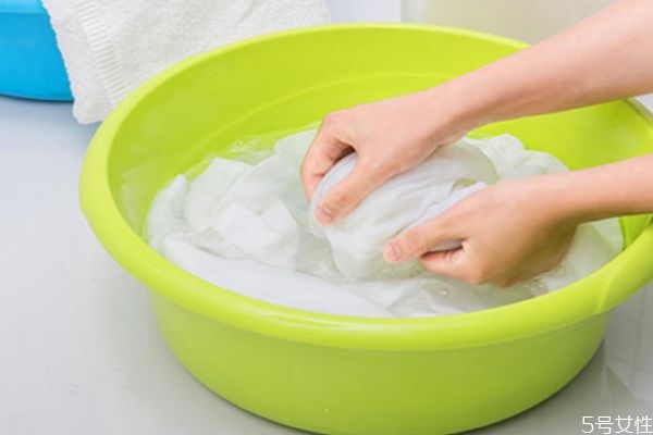 白色涂改液怎么洗掉,白色衣服上的涂改液怎么去掉