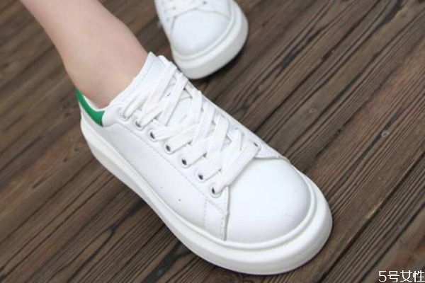 白鞋如何搭配,白鞋搭配什么衣服