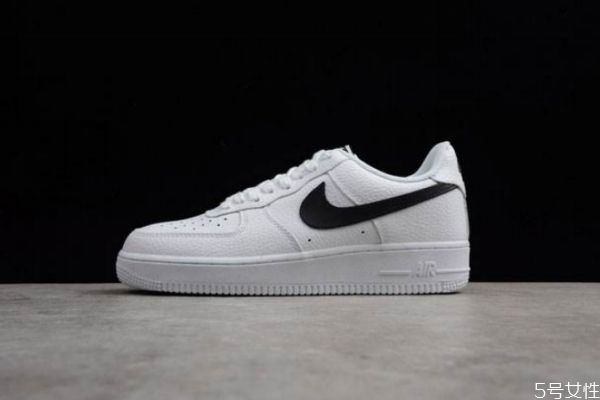 鞋子白边蹭黑了怎么办,白鞋上面的黑渍怎么办