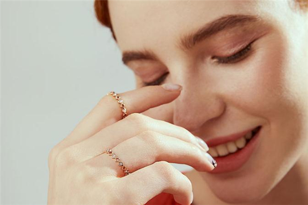 哪个品牌戒指好看,戒指谁买比较好