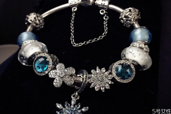 潘多拉蓝色手链寓意,潘多拉蓝色珠子的寓意大全