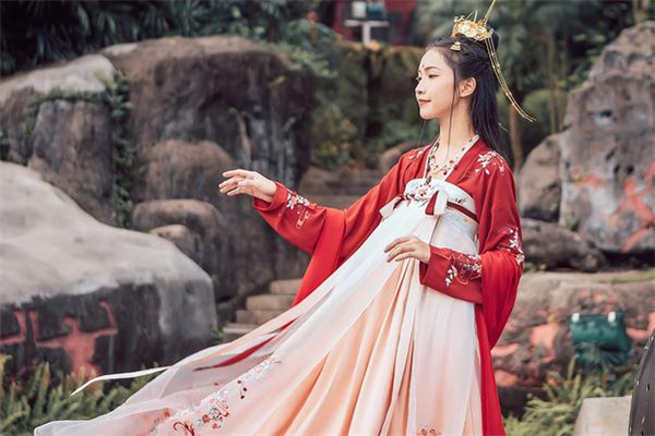 锦鲤汉服正版是哪家的,锦鲤抄汉服 锦鲤汉服正版是哪家的,锦鲤抄汉服