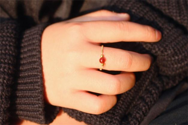 黄金光圈戒指好看吗