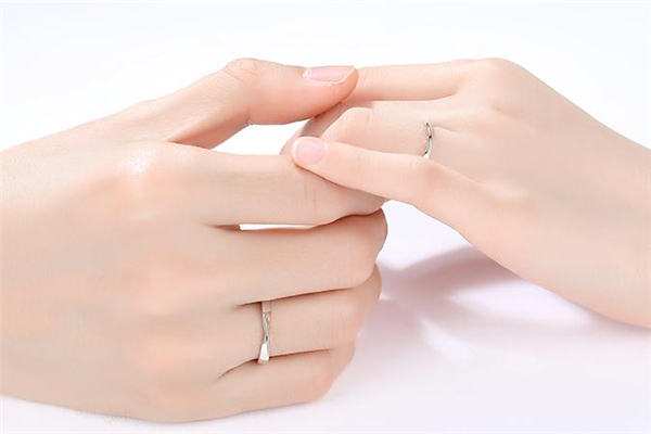 戒指怎么戴好看,怎么拍戒指好看