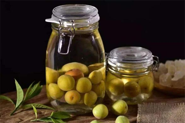 自己泡的青梅酒会过期吗,青梅酒会不会过期
